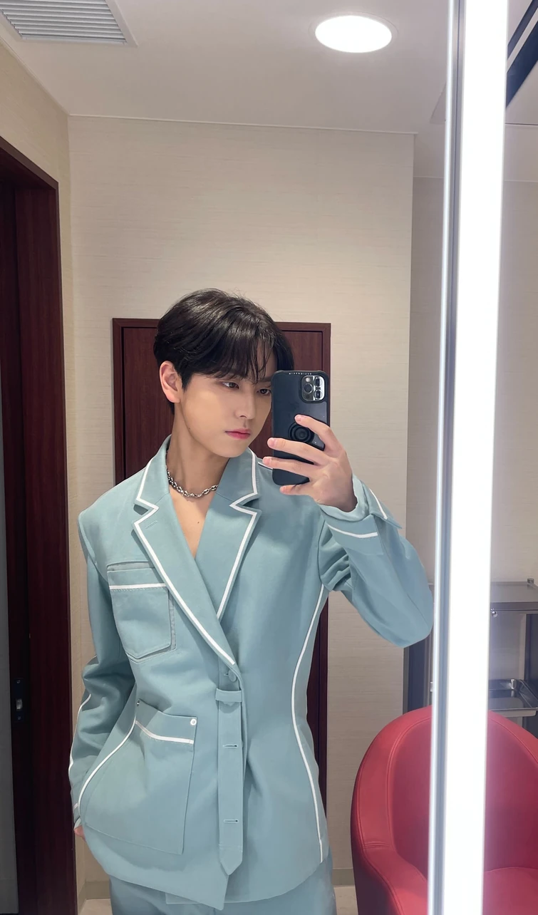 Day 723 of posting a pic of the members of &Team because they debuted!!