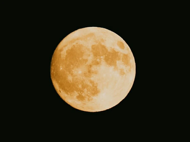 ｖｅｒｍｅｉｌｍｏｏｎ_ on Instagram: “⠀ ⠀ ⠀ #moon #moonlight #moonaesthetic #aesthetic #aestheticsky #aestheticpictures #aestheticphotography #aestheticfilter #yellow #nature…”