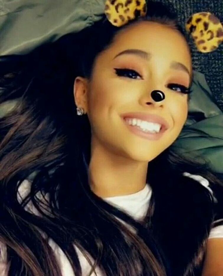 30 Day AG Challenge: Day 12 - Ariana Smiling | Fandom