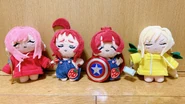 Peluches de Kusuri, Yaku, Hakari y Karane con armas de Marvel.