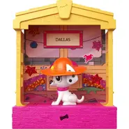 DallasDogHouseFig.webp (125 KB) Dallas with a sun hat