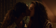 S02E03-The-Drunk-Slut-036-Jessica-and-Hannah-Kiss