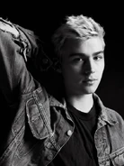 Miles Heizer (3).jpg (86 KB)