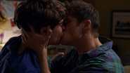 S03E05-Nobody's-Clean-061-Winston-Monty.png (2.03 MB) Winston and Monty making out