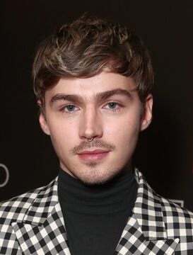 15 Steamy Pics Of Miles Heizer From '13 Reasons Why