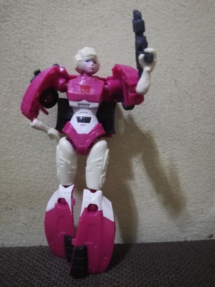 Bro Authentics Arcee Has To Be The Worst Figure Version Of Her