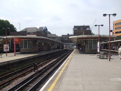 Harrow-on-the-Hill stn platform 3 look north