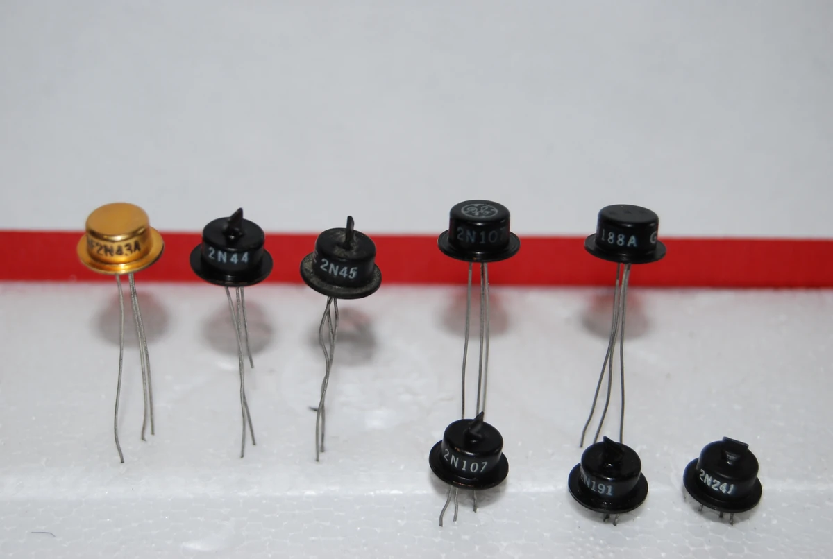2N107 germanium alloy junction PNP transistor (General Electric (GE