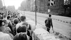 Berlin_Wall_build_(1961)