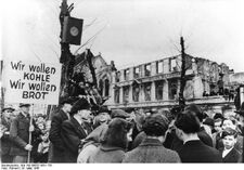 Bundesarchiv Bild 183-B0527-0001-753, Krefeld, Hungerwinter, Demonstration