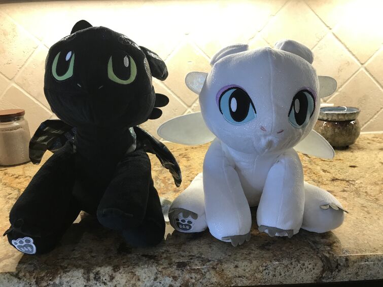 spænding rulle forfriskende Toothless and light fury | Fandom