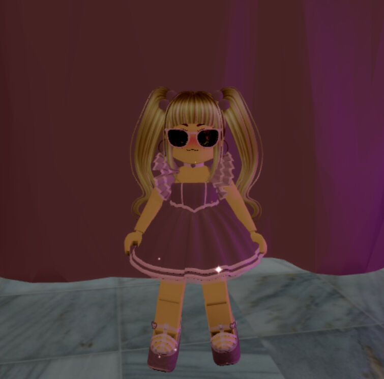 rate my “cute” royale high outfit.