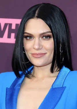 Jessie-j-at-the-intern-premiere-in-los-angeles-05-03-2018 27