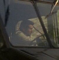 6x09 Milo stunt driver.jpg