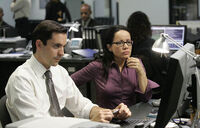 Janis conversa con Sean sobre la actitud de Moss.