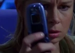 5x09 Chloe phone