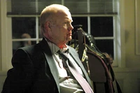 Luego de descubrir la verdad, Aaron es mantenido prisionero por el .