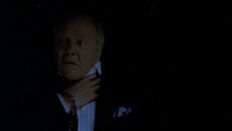 Hodges goes into cardiac arrest