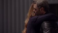 S10E07 hug