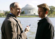 Henry y el Agente Gedge.