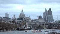 9x01 London over Thames