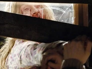 28WeeksInfected01.png (107 КБ) Заражённый врывается в коттедж