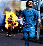 28DaysInfected02.png (397 КБ) Горящий заражённый преследует Джима