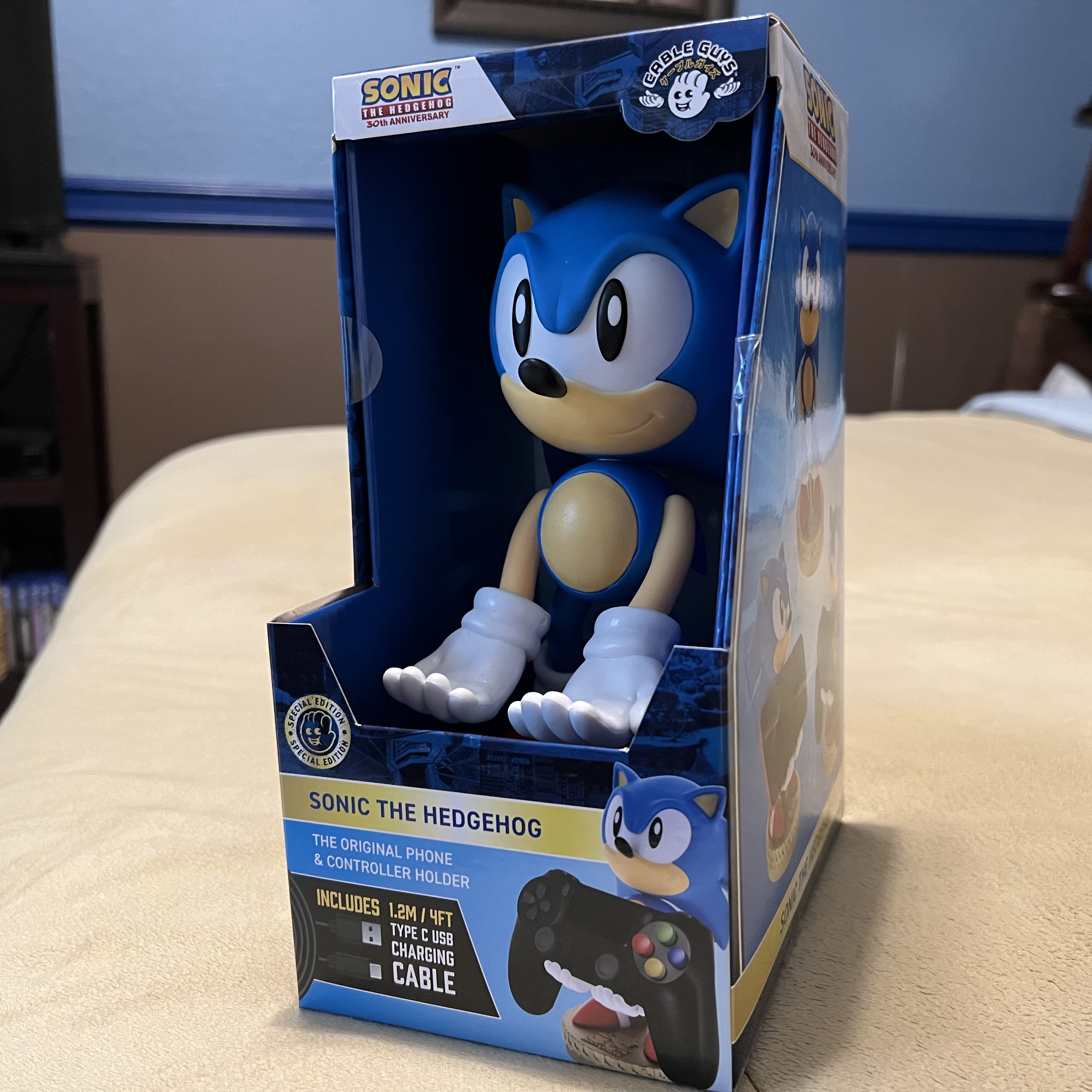 Special Edition Sonic 30th Anniversary Cable Guy Phone and Controller  Holder - English Edition