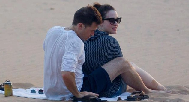 Max海边偎依男友