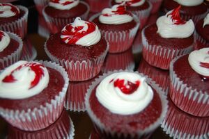 Red-velvet-cupcake 01.jpg