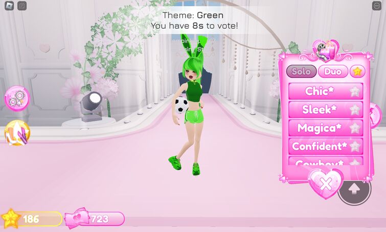I made a Hoppy Hopscotch inspired outfit on dress to impress 