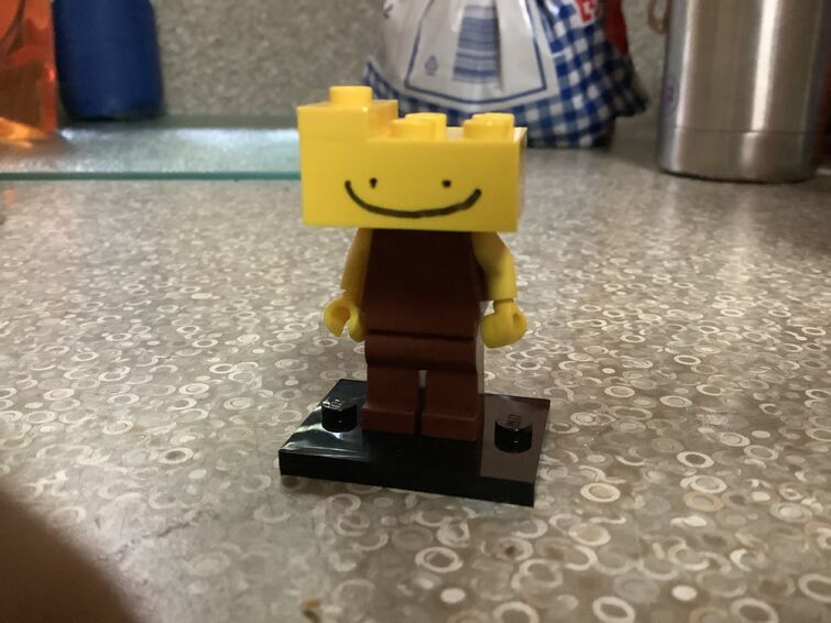 Roblox noob/ Lego man