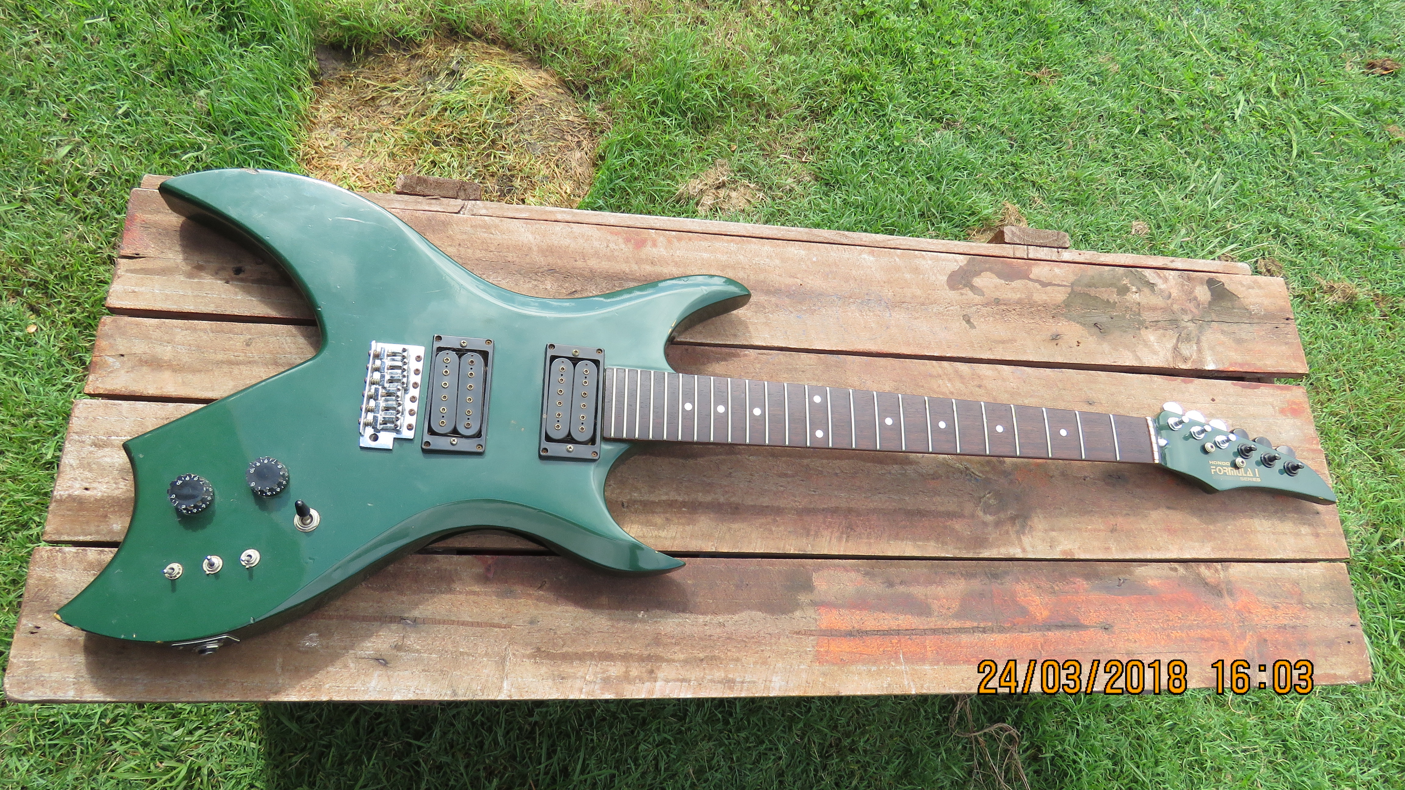 Hondo H 785 Formula 1 Guitar Fandom