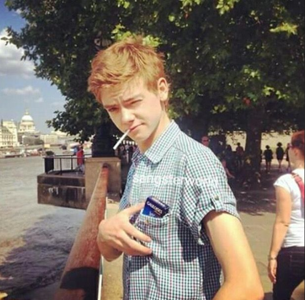 Does thomas brodie sangster smoke Fandom