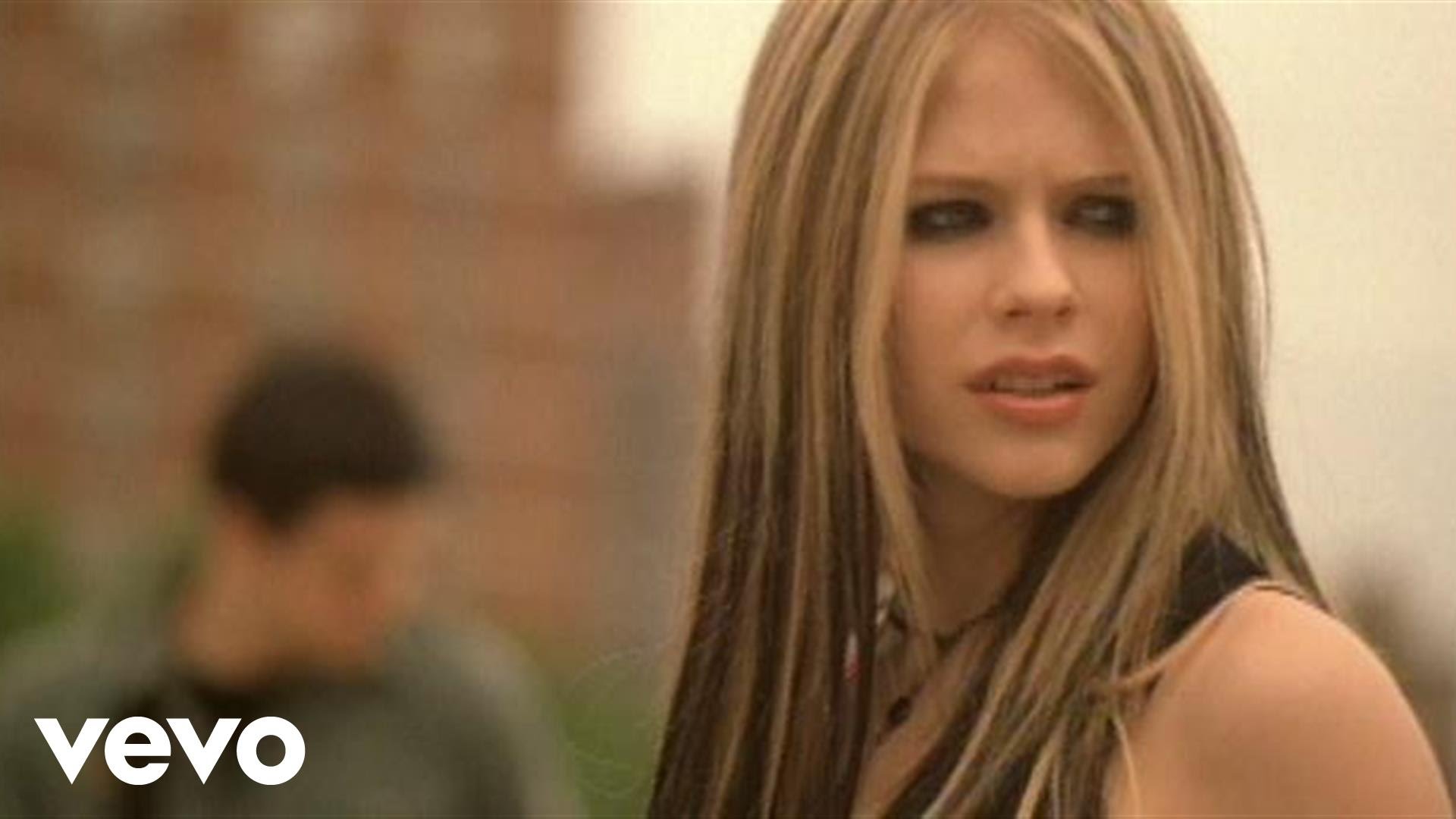 Клип песни май. My Happy Ending Аврил Лавин. Avril Lavigne under my Skin 2004. Olivia Rodrigo & avril Lavigne. Avril Lavigne Rock n Roll.