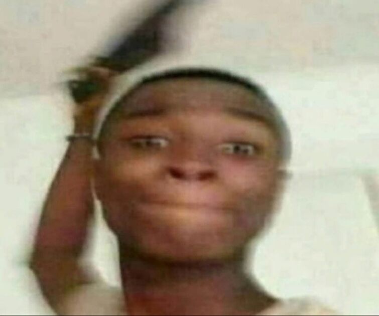 Негр с током мем
