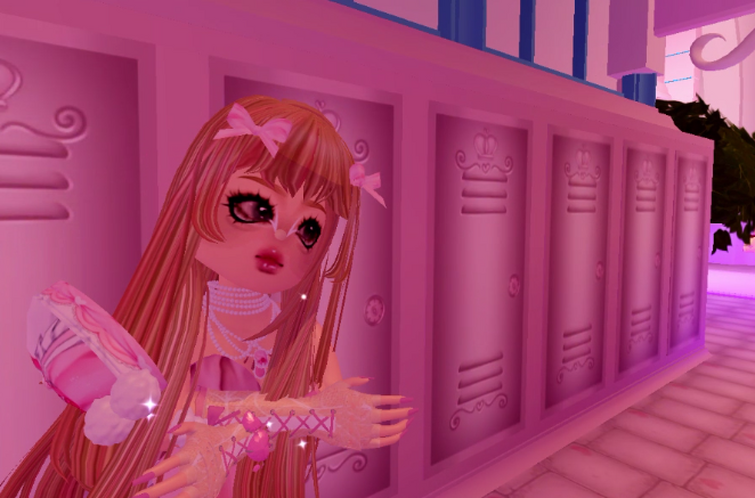 Locker Courtyard, Royale High Wiki