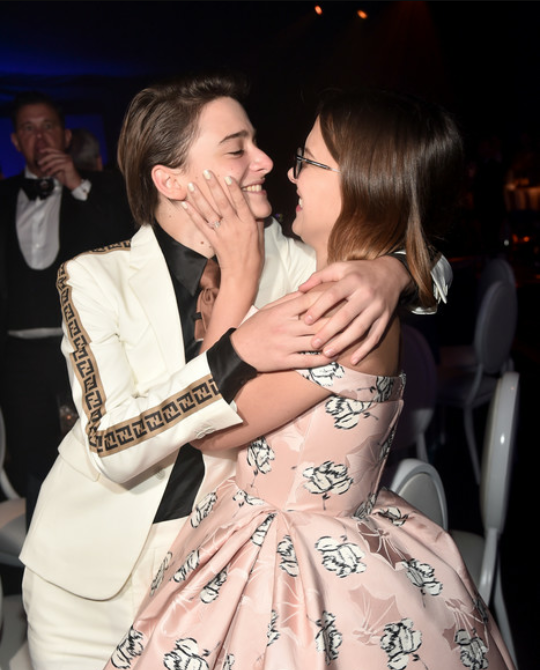 Álbumes 103+ Foto millie bobby brown y noah schnapp beso Actualizar