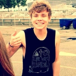 Ashton Irwin 2010