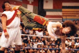 Episode 2 Header Pibe-Diez-Dos-hits-a-dropkick