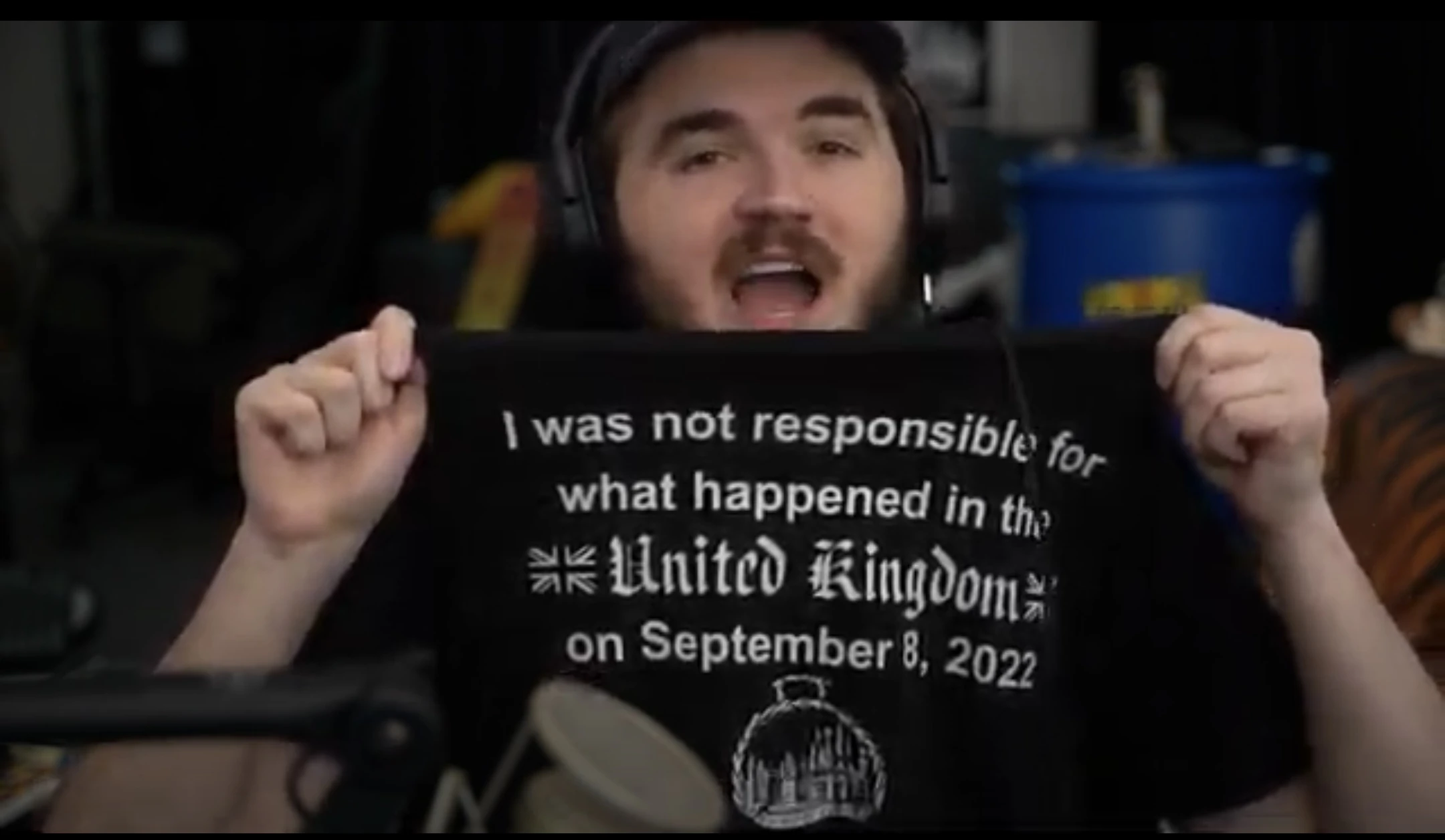 I see Shlat is streaming Fandom