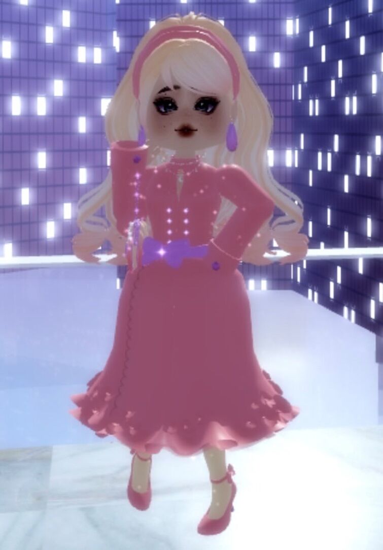 Royale Rebel Bustle Skirt, Royale High Wiki