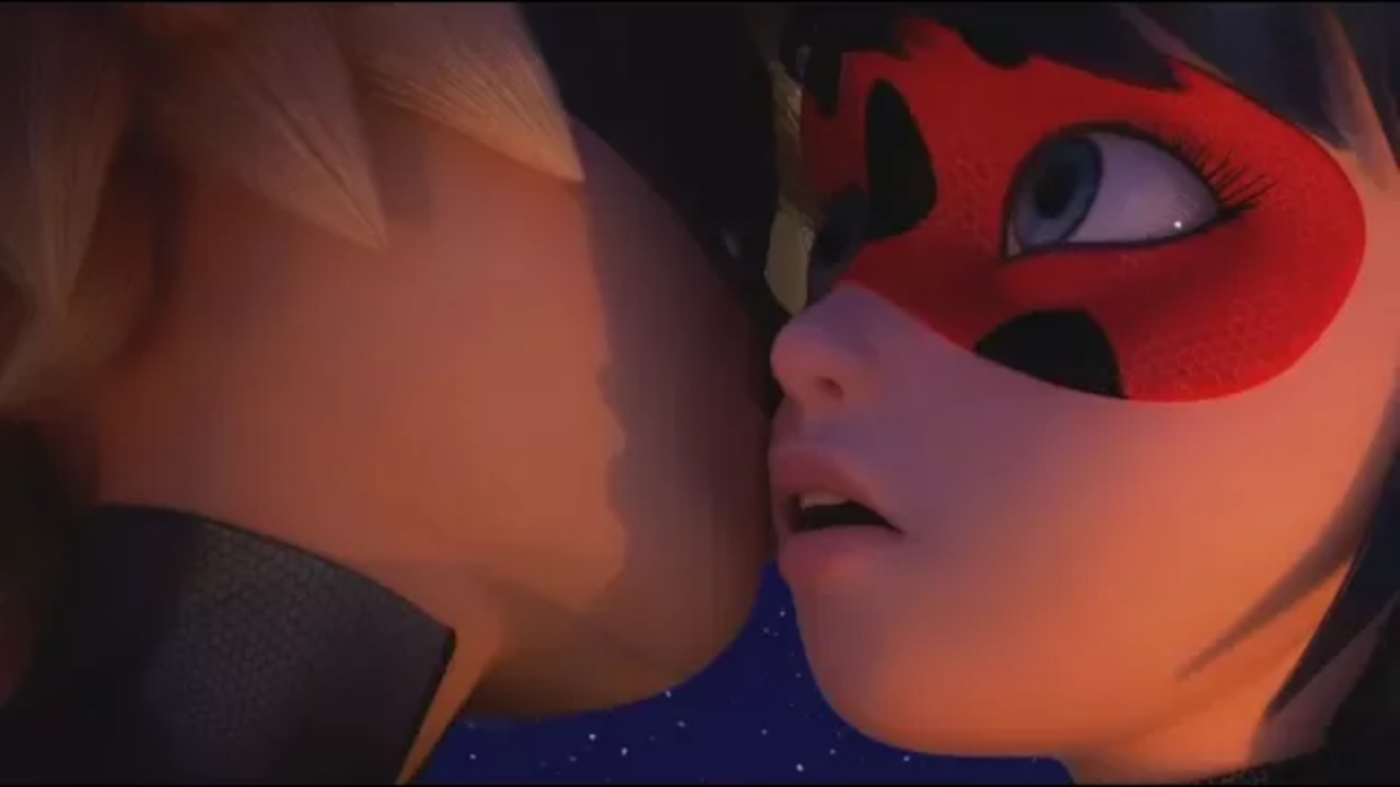 Cat Noir Kisses Ladybug Fandom