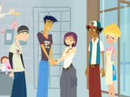 As Nikki and Jonesy hold hands, the others (sans Jen) roll their eyes.