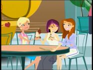 Jen and her gal pals with ice cream.