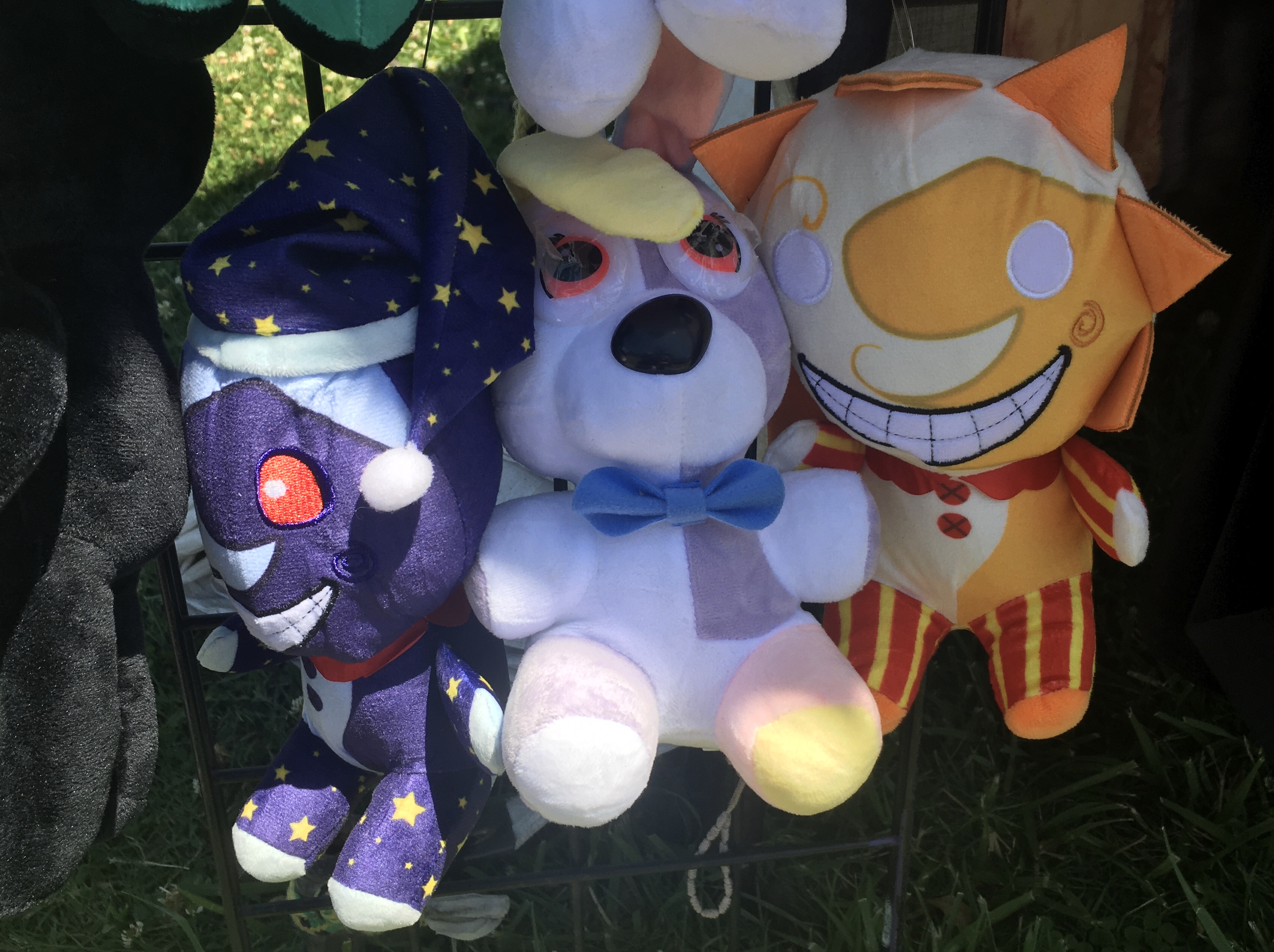 If you want bootleg fnaf plushies in Chillicothe Ohio, then go to the feast  of the flowering moon, there are tons of them. (Here is a picture of them.)  : r/fivenightsatfreddys