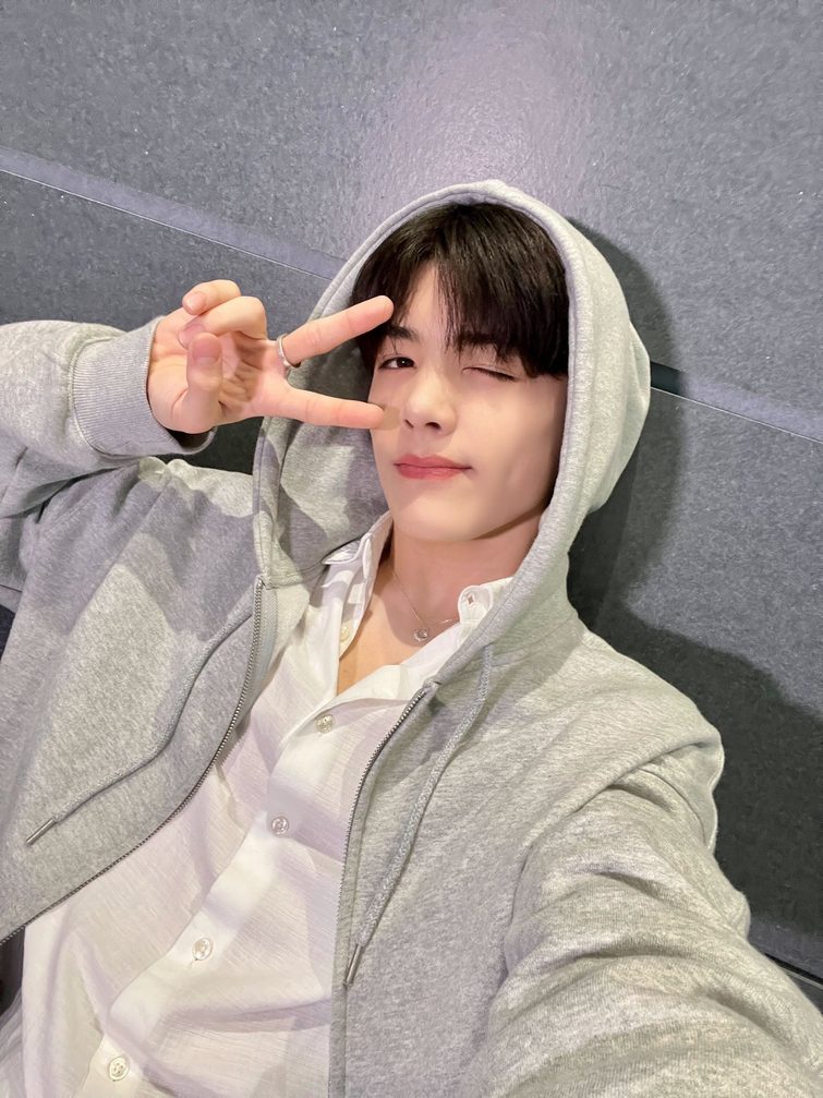 Day 577 of posting a pic of the members of &Team because they’ve debuted!!