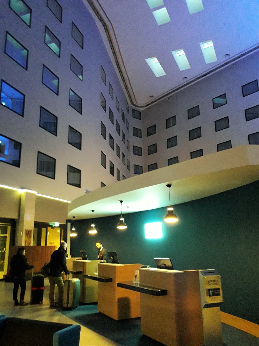 This is what level 188 looks like irl now (btw the real location is a  holiday inn express hotel in healthrow airport, London) : r/backrooms