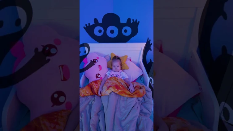 HOW TO FIGHT NIGHT MONSTERS AWAY 👻📱💡 || Genius Parenting Hacks || #Shorts