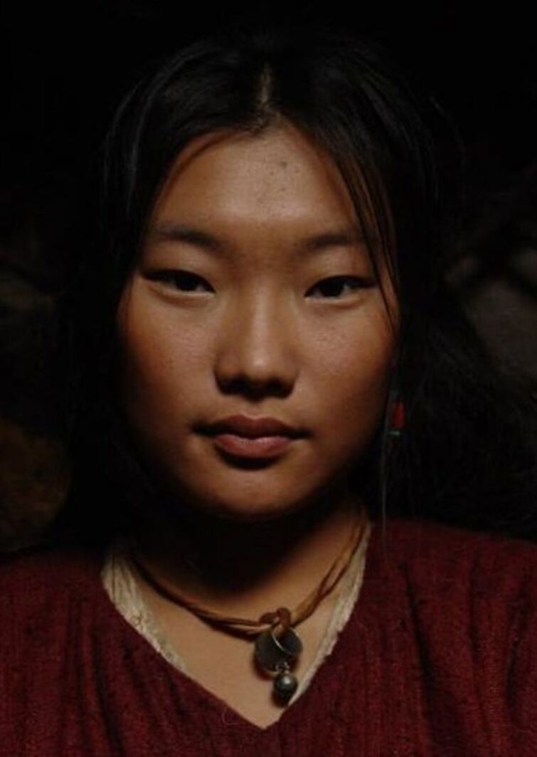 Хулан чулуун актриса фото в купальнике